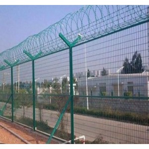 新疆浸塑护栏网厂家直销价格