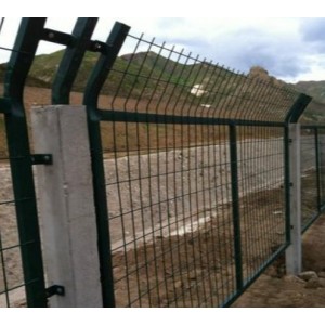 新疆铁路防护栅栏厂家直销价格